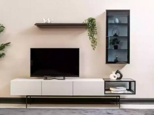 Een onvergelijkbare tv-kast en planken in minimalistische stijl.