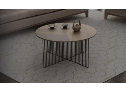 Moderne woonkamertafel van bruin echt hout met luxueuze bijzettafels.