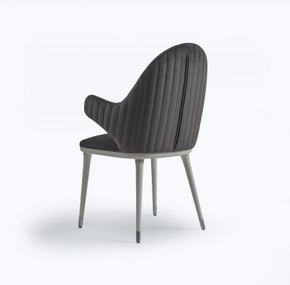 Grijze stoel met armleuningen, modern eetkamer luxe design meubels.