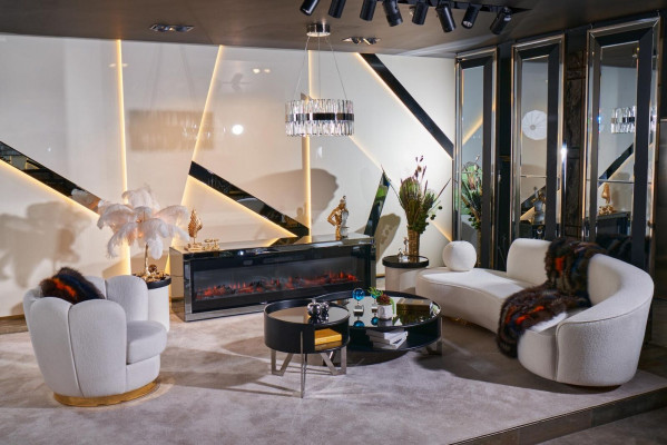 Luxe witte woonkamerset met 3-zits bank, fauteuil en ronde salontafel.