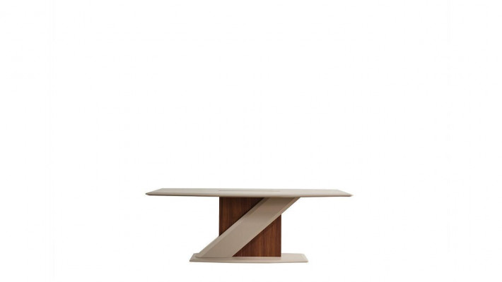Stijlvolle comfortabele eettafel in de eetkamer in beige kleur van kwaliteitshout.