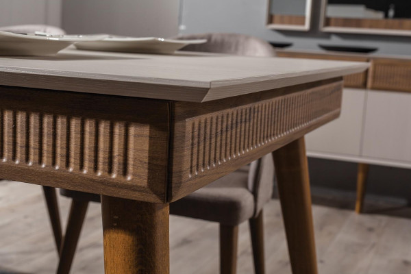 Modern eetkamer set bestaande uit eettafel 4x stoelen Noviteit 5-delig.