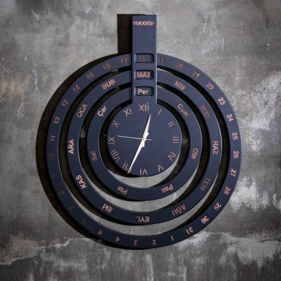 Luxe houten wandklok in vintage stijl met antieke afwerking en slinger