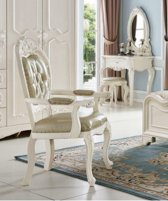 Klassieke Beige Chesterfield Stoel in Barokstijl, éénzitter Exclusieve Leren Stoel.