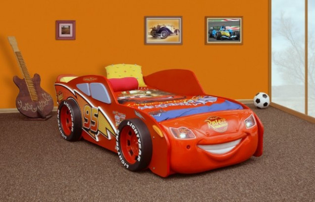 Bed met matrasje kinderbed auto voertuig sportwagen verlichting MCQUEEN