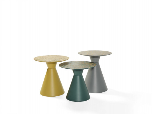 Luxe set van 3 designertafels van natuurlijk hout voor de woonkamer.