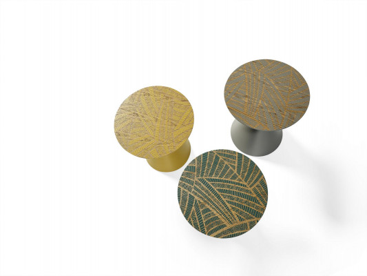 Luxe set van 3 designertafels van natuurlijk hout voor de woonkamer.