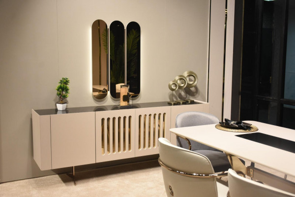 Luxe eetkamerset eettafel + 6x stoelen + dressoir met spiegel