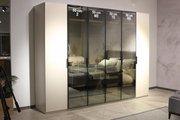 Nieuwe en moderne slaapkamer Hoge kwaliteit kledingkast met elegant design