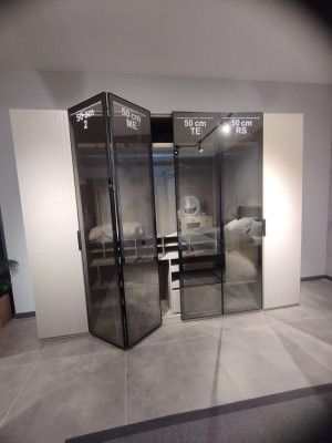 Nieuwe en moderne slaapkamer Hoge kwaliteit kledingkast met elegant design
