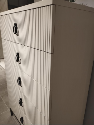 Elegante ladekast Perfecte aanvulling op uw slaapkamerinterieur Nieuw