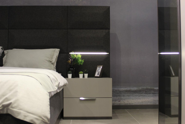 Luxe slaapkamer set Designer bed 2x nachtkastje Hout Compleet nieuw 3-delig.