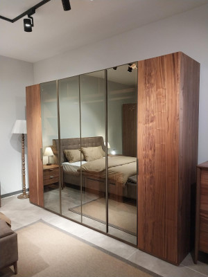 Slaapkamer ontwerp meubels kledingkast luxe hout bruin kasten nieuw