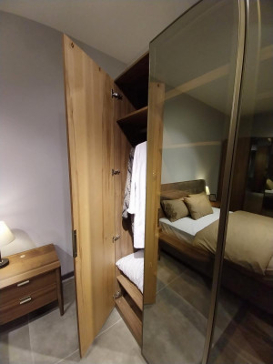 Slaapkamer ontwerp meubels kledingkast luxe hout bruin kasten nieuw
