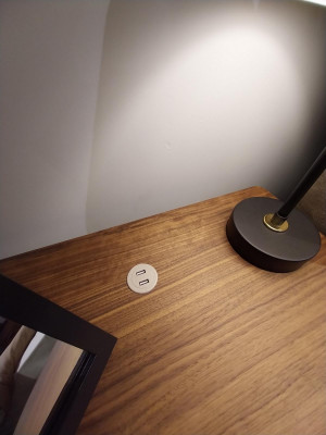 Slaapkamer bijzettafel luxe nachtkastje in art-decostijl hout hotel nieuw
