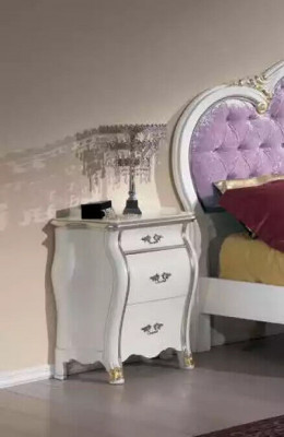 Klassieke slaapkamerset: bedframe, 2 nachtkastjes, commode meubels.