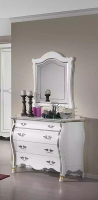 Klassieke slaapkamerset: bedframe, 2 nachtkastjes, commode meubels.