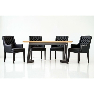 Ontwerper eetkamertafel met 4 Chesterfield fauteuils zitgroep stoelen.