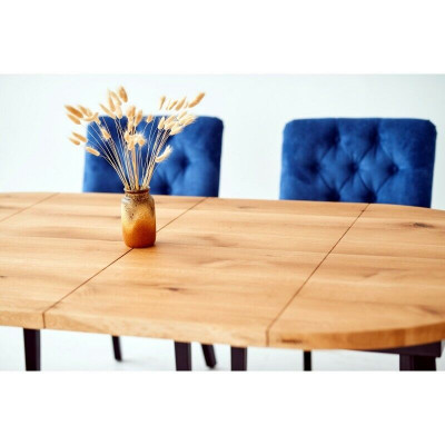 Bruin-blauwe eetkamermeubels, ontwerper houten eettafel met 6 gestoffeerde Chesterfield stoelen.