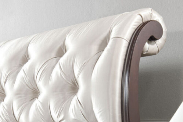 Chesterfield bed bedden tweepersoonsbed huwelijksbed Italiaanse meubels hout textiel leer