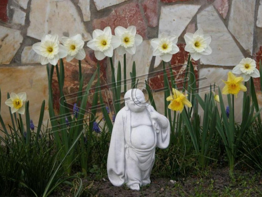 Blije Boeddha-beeldfiguur voor in de tuin, beeldjes, standbeelden, sculptuur, sculpturen