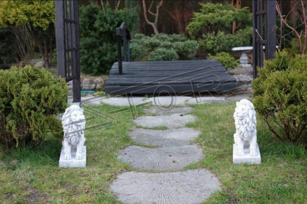 Leeuw tuinbeeld terras tuindecoratie sculptuur figuren beelden standbeelden.