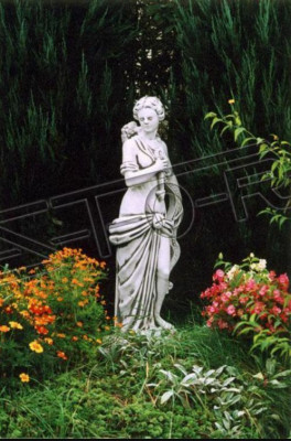 Romeinse figuur standbeeld vrouw figuren beelden decoratieve sculptuur beeldhouwwerken