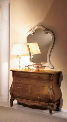 Bruine slaapkamer set met bed, 2 nachtkastjes, commode, spiegel. Klassiek.