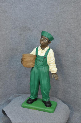 Donkerhuidige jongen beeldhouwkunst figuur sculpturen standbeeld stijl jaren 1920