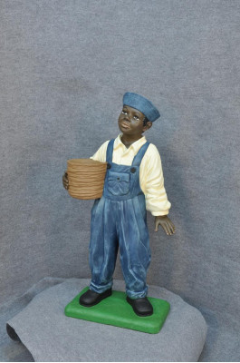 Donkerhuidige jongen beeldhouwkunst figuur sculpturen standbeeld stijl jaren 1920