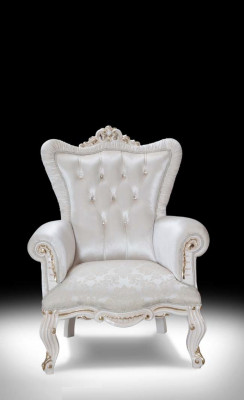 Luxe bankstel voor de woonkamer in klassieke stijl in de kleur wit.