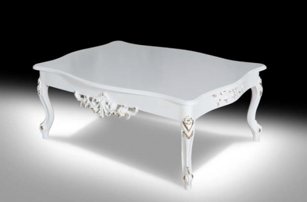 Luxe bankstel voor de woonkamer in klassieke stijl in de kleur wit.
