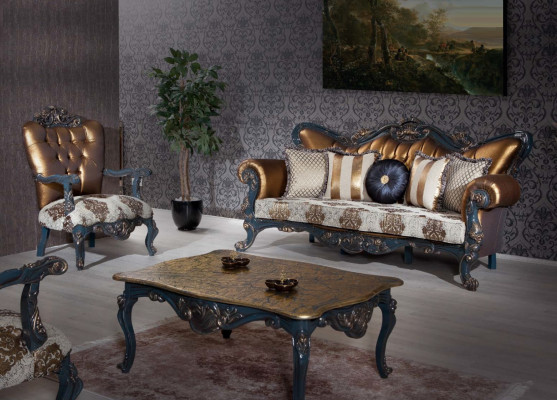 Exquise bank in klassieke stijl met gouden elementen voor de woonkamer.