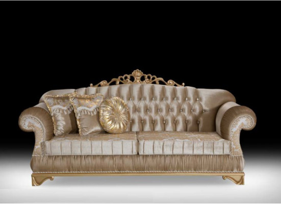 Comfortabele bank in klassieke stijl met uniek ontwerp en decoratie