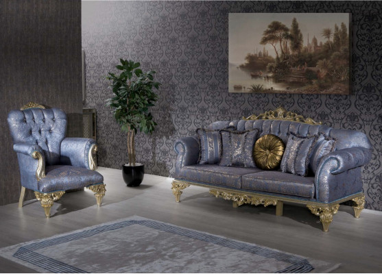 Veeleisende klassieke bank in Chesterfield-design voor de woonkamer met gouden kussens.