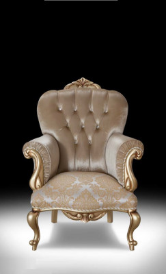 Klassieke fauteuil met beige decor en Chesterfield-ontwerp voor de woonkamer.