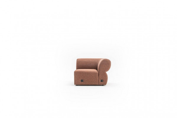 Bruine driepersoons luxe woonkamerbank met modern design.
