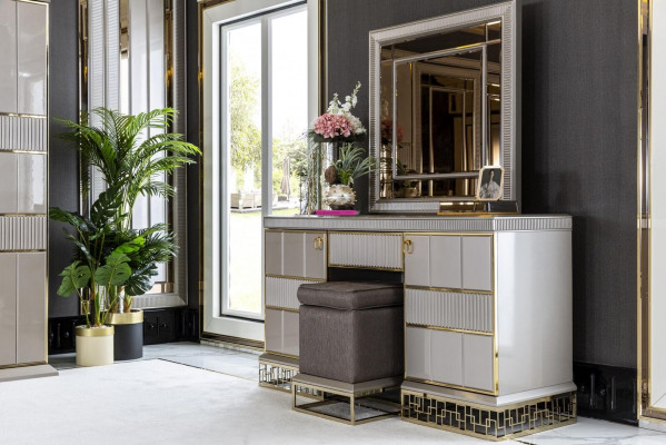 Slaapkamer set Wit Kaptafel Spiegel Mooie Kruk Hout Elegant Nieuw 3-delig.