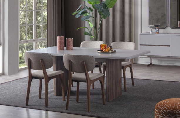 Designer eetkamerset bestaande uit 5-delige eettafel en 4 moderne stoelen.