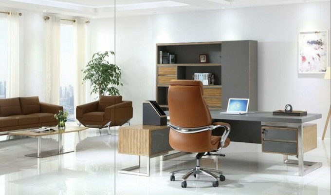 Chef bureau exclusieve kantoorinrichting. Ontwerptafel advocatenpraktijk.