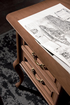 Klassiek bureau met luxestoel Luxe kantoorinrichting Houten meubels