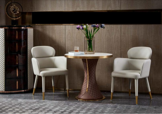 Eettafelset met fauteuils en stoelen, 3-delige groep. Italiaanse stijl.