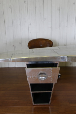 Bureau computer tafel kantoor aluminium tafels piloten werkkamer.