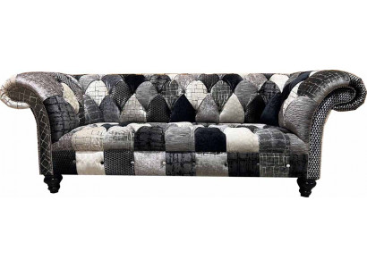 Luxe fluwelen bank in Chesterfield-design met kleurrijke ruiten.