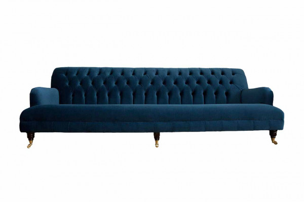 Luxe designbank in Chesterfield-stijl met vier zitplaatsen in de kleur blauw.