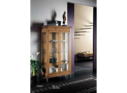 Vitrines woonkamer Bruin kasten dressoir licht vitrinekast klassiek