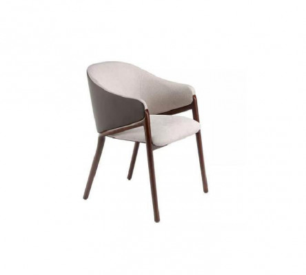 Ontwerper Taupe eetkamerstoel met houten frame, luxe bekleding, eenpersoonsstoelen.
