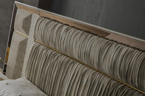 Luxe tweepersoons slaapkamerset van hout met beige stoffen bed, set van 5 stuks
