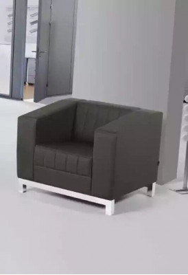 Grijze luxe bankstel met driezitsbank fauteuil gestoffeerd meubilair bank set 2-delig