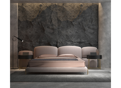 Grote beige slaapkamer tweepersoonsbed met breed textiel hoofdeinde ontwerper.
